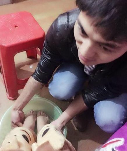 苹果|搞笑GIF趣图：我正要一口吃掉苹果，女孩急了