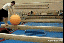 眼神|搞笑gif：?给你几个眼神还有笑容，自己体会