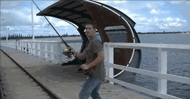 待会|搞笑GIF: 小伙子, 你这刹车踩的不是时候, 待会等着跪蛋糕吧。