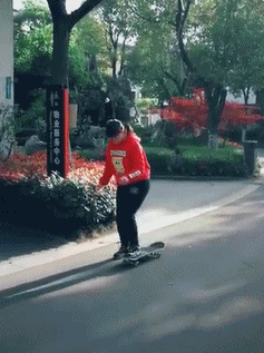 今天|搞笑GIF趣图：看出来了，这是个不想上学的娃！