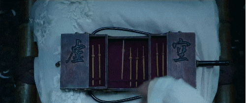 老虎|搞笑GIF:大哥,你看的什么书,你看把旁边姑娘吓的!