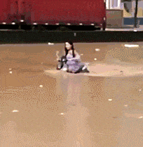 儿媳妇|搞笑GIF:妹子跟我走吧,今晚我妈想见见儿媳妇