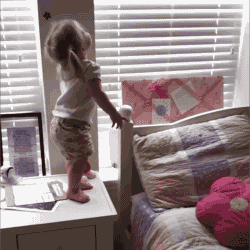 进水管|搞笑段子:差一步没碗,就牵着狗走散,差一步掉进水管无法生还