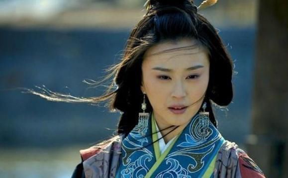 为何《三国演义》第一个登场不是张角,也不是刘关张,而是大青蛇