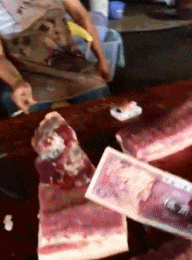 挖掘机|搞笑Gif动图：牛魔王大战挖掘机