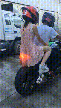 第一次|搞笑GIF：嗯，小朋友，比我厉害