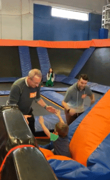 孙大圣|笑话：生活不容易啊，就连神通广大的孙大圣都出来卖啤酒了