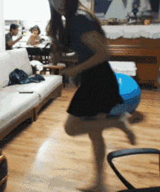 连贯|搞笑GIF:孩子你家是开煤矿的吧?