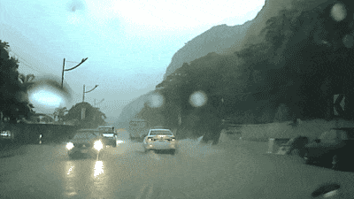 面膜|搞笑GIF：家里有矿啊，这样用面膜简直太浪费了