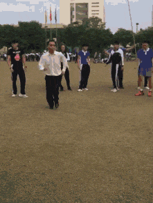 喇叭裤|搞笑GIF趣图：这种喇叭裤有多少80，90的回忆？