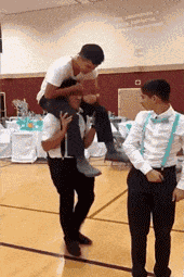 千金难买|搞笑GIF趣图:妹子看着不像有一米八的啊