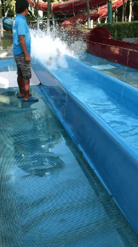 今天|搞笑GIF趣图：看出来了，这是个不想上学的娃！