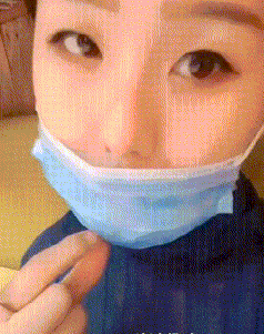 饼干|爆笑GIF:小姐姐,解锁吃烧烤新姿势