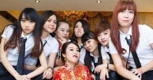 妹子|妹子, 结婚了还这么霸气, 就不怕被你男朋友看见吗?