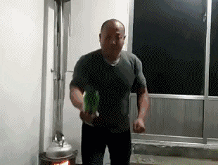 里地|搞笑GIF：爸妈才是真爱，我只是个小小的意外！