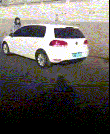 大吵大闹|搞笑GIF趣图:确认过眼神，是打不过的人快跑！