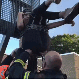 针头|搞笑GIF图：只要跑得足够快，针头就追不上我