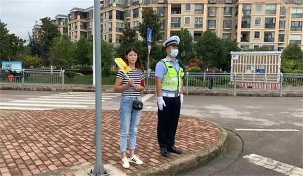 考驾照站岗是在科目几的时候站