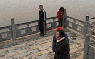 身高|爆笑GIF：谁说身高不够就不能骑摩托的