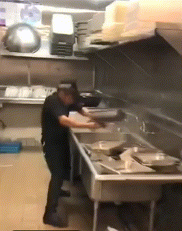 抬轿子|搞笑GIF:都说抬轿子的辛苦,原来坐轿子也是个技术活啊。