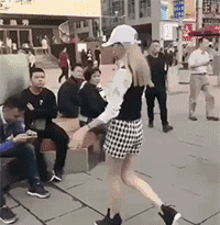 助理|搞笑gif趣图：这是我的新助理，谁点关注了我就送给他