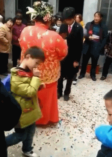 世外|搞笑GIF：十几年没洗头的世外高人重出江湖。看到没