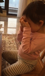 小不点儿|搞笑GIF：小时候发脾气就是这样的，别笑说的就是你