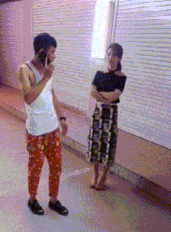 衣服|GIF搞笑趣图：你这床下面怎么藏了这么多的钱啊。