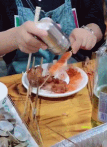 两个|爆笑GIF: 此处不留爷自有留爷处, 这工作大不了我不干了