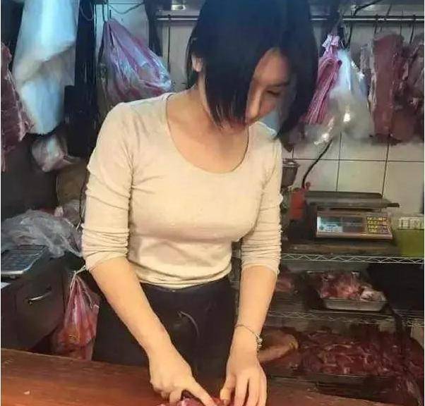 姑娘|搞笑GIF: 姑娘别再晃了，我真的要晕掉了！