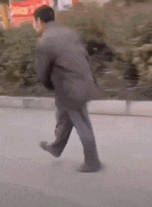 霸气|GIF搞笑趣图:这村听起来挺吓人的啊!这名字太霸气了!