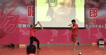 妹子|搞笑GIF：奶奶们好霸气哦