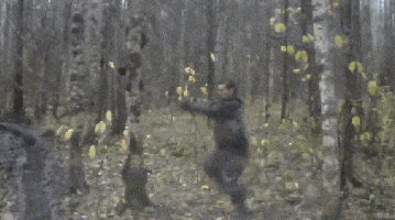 感觉|幽默GIF: 还想抓我,不知道我妈在吗?