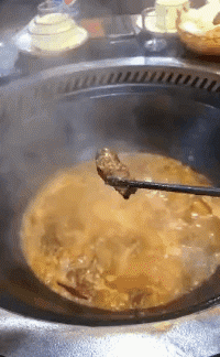 栗子|搞笑GIF趣图:兄弟,少买几朵花,多一些关爱不是更好吗?