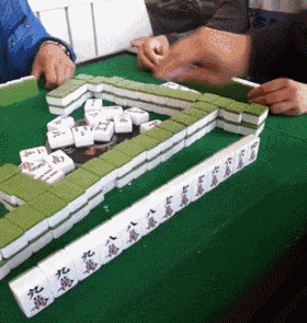 这位|搞笑gif: 这一球踢的,真是隔着屏幕都心疼这位姑娘...