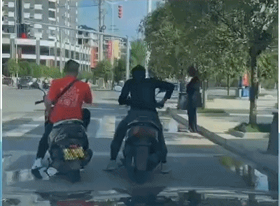 下岗|搞笑GIF：驴：想不到让我下岗的竟是一辆摩托车