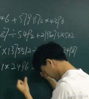 妹子|搞笑GIF趣图：台风确实好大哦，吹得摄影师拿不住机器