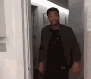 妹子|搞笑GIF：等一下我马上画好了