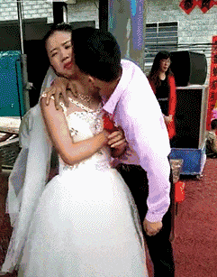 妹子|搞笑GIF：两位闲的无聊的堵车司机