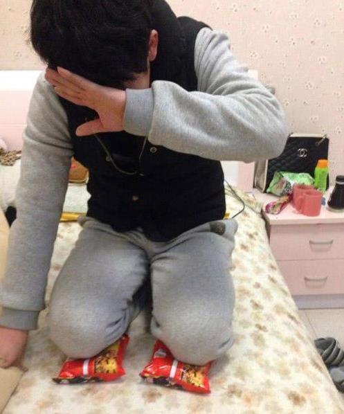 妹子|姑娘，你穿成这样出门，不怕衣服会掉下来