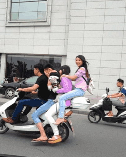 表姐夫|妹子，在家睡觉也要注意形象呀，你这姿势让人看见多尴尬