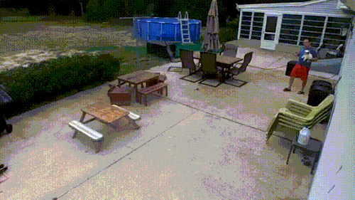 美女|搞笑GIF趣图：美女你顶着两个这么大的压力还能跳过去，我服了