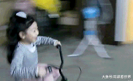 妹子|搞笑GIF:这天不错,可以吃烧烤了