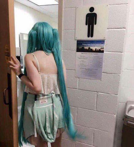 姑娘|搞笑GIF：姑娘，你有想过人家车子的感受吗