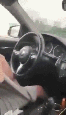 妈妈|搞笑GIF:以后坐车千万远离女司机,看到这种情况,我吓哭了