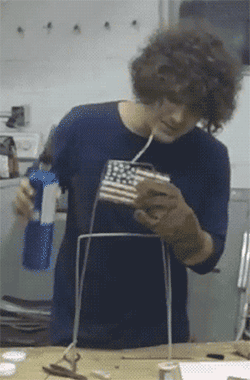 不错|搞笑GIF:刚招的营业员看着还不错吧