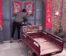 哥们|搞笑GIF趣图:哥们,你赶快醒醒,哈喇子都流出来了