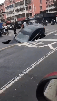 情况|搞笑GIF：这什么情况，怎么这么多鱼？