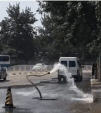 屈才|搞笑GIF趣图：这个技术牛大了，做理发师有点屈才了