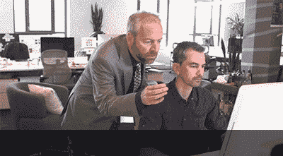 老爸|搞笑笑话:老公洗澡去了,他手机上一个女性朋友发信息来:在干嘛